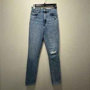 J Brand 1212 Runaway High Rise Slim Straight Denim in Chardon Destruct Size 25